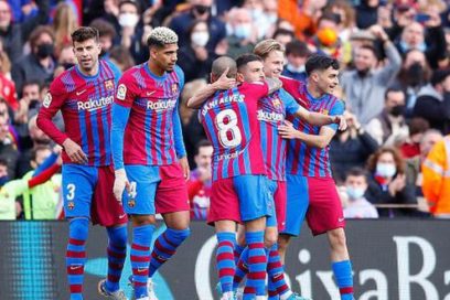 Fútbol España: El Barcelona venció 4-2 al Atlético de Madrid en el Camp Nou. Los del Cholo se adelantaron con diana de Carrasco, pero el Barça respondió por medio de Alba, Gavi, Araújo y Dani Alves. Luis Suárez descontó por los colchoneros.