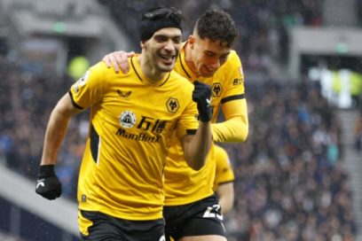 El Wolves vence 2-0 al Tottenham.
