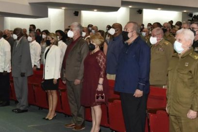 Asiste Díaz-Canel a gala homenaje a Juan Almeida, por aniversario 95 de su natalicio (+ Fotos)