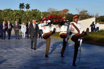 Inicia visita oficial a Cuba Presidente de la Duma Estatal de Rusia