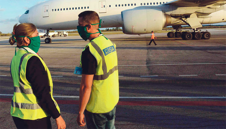 Proteger la salud de trabajadores y visitantes, prioridad en la terminal aérea de Cayo Coco. Foto: Yadixis Pérez Izquierdo