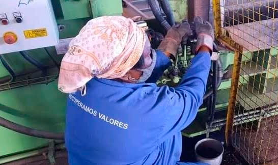 Lograr una contratación eficaz con las entidades que generan desechos reciclables en Ciego de Ávila, primera prioridad del plan 2022 para que Paula y demás recicladores procesen las riquezas que salen de sus manos. Foto: Marita Zulueta Avellé