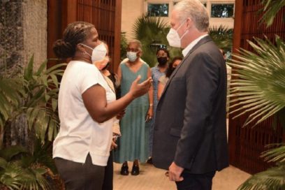 Conversa Presidente cubano con directora ejecutiva de Pastores por la Paz