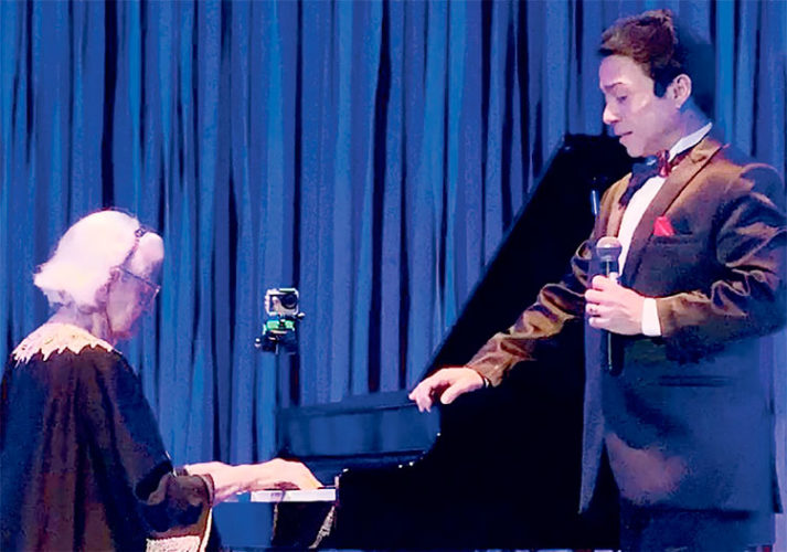 Dos grandes de la música de concierto: los maestros Pura Ortiz (al piano) y el tenor Bernardo Lichilín entre las figuras invitadas a los espectáculos online del Teatro se Variedades América. Foto: Cortesía Teatro América