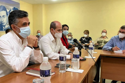 Intercambia Sacha Llorenti sobre relaciones internacionales con estudiantes y especialistas