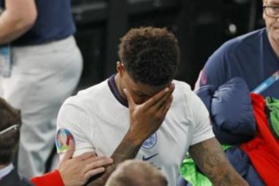 Condenan a adolescente por insultos racistas: Justin Lee Price, de 19 años, fue condenado a seis semanas de prisión por un tweet contra Marcus Rashford después de que la selección inglesa perdiera la final de la Eurocopa ante Italia.