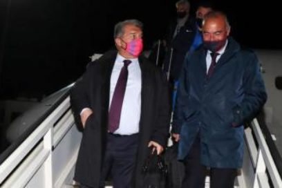 Laporta: «No negociamos con el jugador, cuando tengamos que negociar lo haremos con el Borussia Dortmund si se da la circunstancia. ¿Que Xavi no lo ha desmentido? Pues lo desmiento categóricamente. Si negociamos, lo haríamos con el Borussia Dortmund»