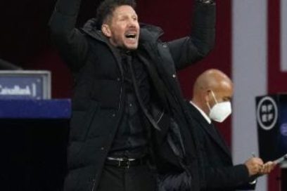 Simeone tras vencer al Cádiz: «Nos quedamos con uno menos y eso pedía a gritos que la gente jugaba el final de partido. Participó, estuvo, se sintió, y eso es el Atlético de Madrid. Son parte de todo y por eso son diferentes»