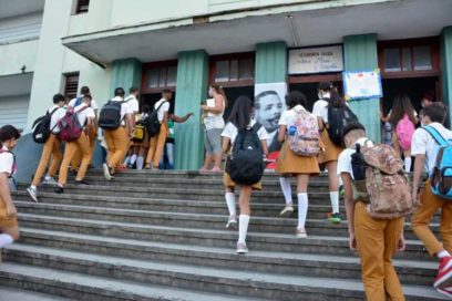 Celebra Díaz-Canel inicio de nuevo curso escolar en Cuba