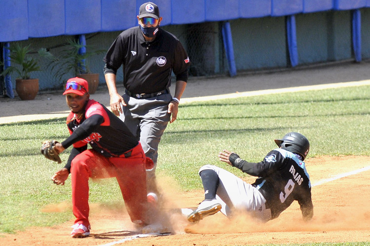 Ambos equipos buscaron la victoria hasta el décimo capítulo. Foto: José Raúl Rodríguez Robleda