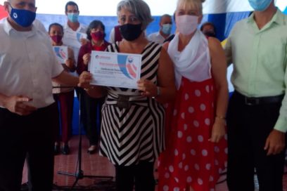 Agasajados trabajadores del turismo en Holguín
