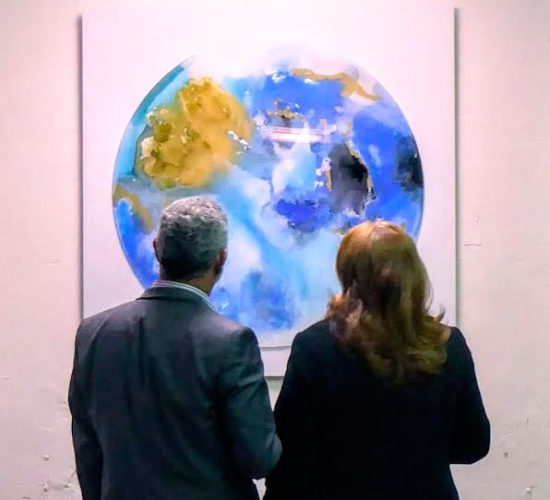 Este pintor se propone pintar e imaginar mundos utópicos donde la vida puede ser más fácil y gratificante.