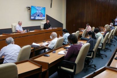 COVID-19: Controlar la tendencia al incremento de casos confirmados