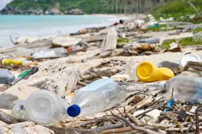 ONU destaca resolución para detener contaminación por plástico