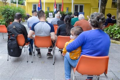Cubanos en Vietnam por la defensa de sus familias