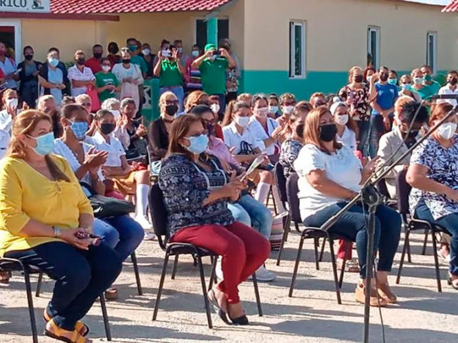 Teresa Amarelle Boué, miembro del Buró Político del Partido Comunista de Cuba y secretaria general de la Federación de Mujeres Cubanas (FMC) asistió a la actividad nacional por el 8 de Marzo, efectuada en una comunidad de Sancti Spíritus. Foto: Greidys Mejías