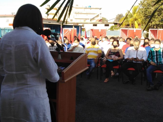 Dirigentes de la CTC nacional y de la capital, junto a admistrativos del Ministerio de Industria asistieron al acto