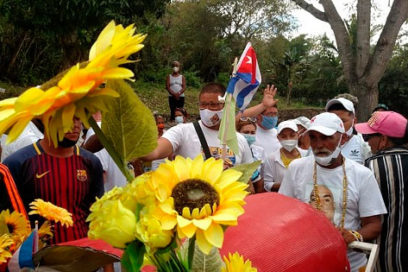 Un cubano cumple su promesa (+ Fotos y Video)