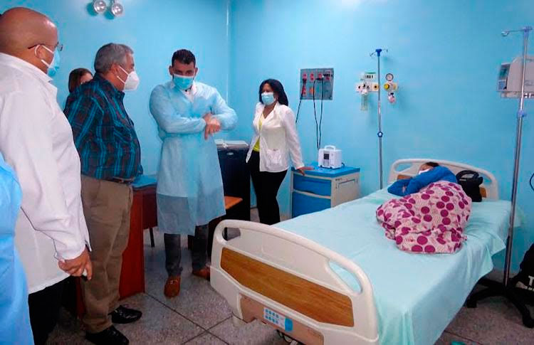 Guilarte De Nacimiento en la salita de cuidados Intensivos del caraqueño Centro de Diagnóstico Integral (CDI) Quinto Salinas 1, atendido por personal de la brigada médica cubana en Venezuela. Foto: José Llamos Camejo