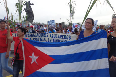 Preparativos en Santiago de Cuba para el desfile por el Primero de Mayo