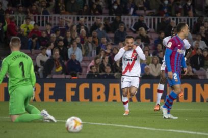 El Barça cae nuevamente en el Camp Nou: Un gol tempranero de Álvaro García al minuto siete de partido dio la victoria al Rayo Vallecano 0-1 sobre el Barça en su visita al Camp Nou. De esta forma el Sevilla alcanza a los culés con 63 puntos.