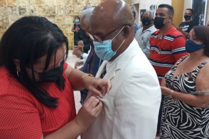 Condecoran a trabajadores destacados de Granma