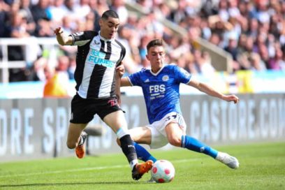 Con doblete de Guimaraes el Newcastle derrotó al Leicester City.