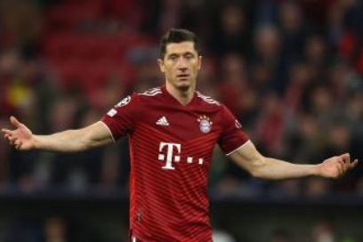 Oliver Kahn sobre Lewandowski: «Hay que ver la situación del jugador, que lo ha conseguido todo en el Bayern y por eso está pensando en el futuro. Entonces lleva más tiempo convencerlo. Y el aspecto financiero también juega un papel».