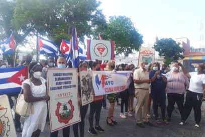 Honran a Martí, Fidel y Lázaro Peña en exposición por el Primero de Mayo