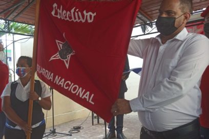 Reciben Bandera Vanguardia Nacional trabajadores del turismo en Pinar del Río
