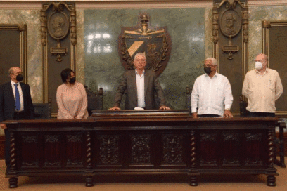 Díaz-Canel insta a enfrentar retos del bloqueo para negocios de Cuba