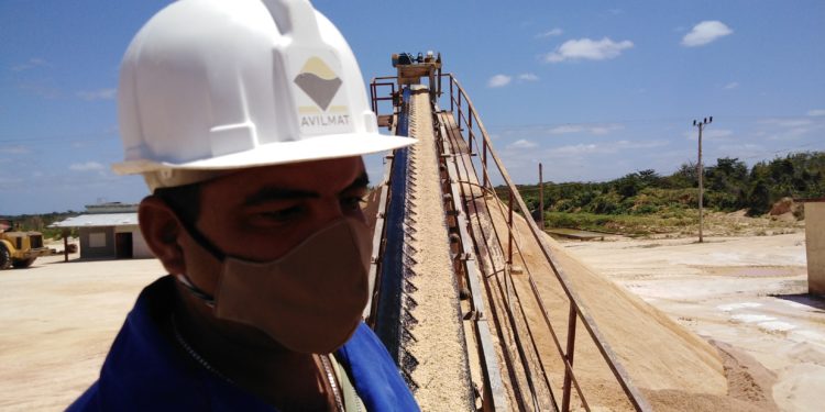 Una batalla contra las adversidades se libra día día para triunfar en canteras y molinos del municipio de Chambas, donde se producen los áridos para las construcciones de viviendas, de instalaciones del turismo y otras inversiones de la provincia de Ciego de Ávila. Foto José Luis Martínez Alejo