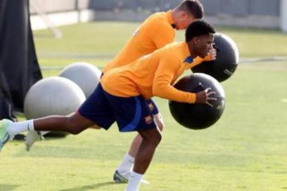 La lista de Xavi ante el Sevilla tiene cinco bajas y una novedad.