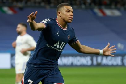 Fabrizio Romano: «Mbappé tiene en sus manos el contrato del Madrid, por eso la gente está confiada y relajada. Pero me han dicho fuentes cercanas a Kylian que aún no decide. El PSG le está ofreciendo dinero loco para quedarse una o dos temporadas».