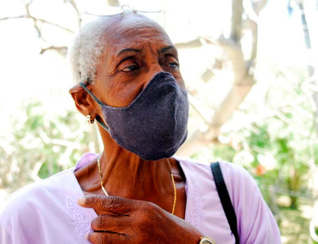 “Un día alguien dijo: ¡Miren, por ahí está Celia! y fuimos hacia donde se encontraba ella. Era habitual verla en un yipi recorriendo las obras del Parque”, rememora Caridad. Foto: Agustín Borrego Torres