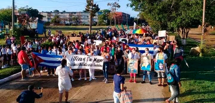 Cientos de trabajadores en diferentes comunidades y bateyes de Camagüey festejan el Día de los Trabajadores. Foto: Cortesía de la CTC