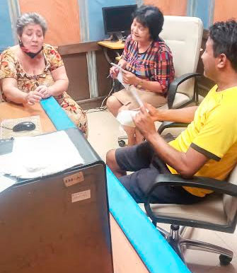 El jurado estuvo integrado por reconocidos profesionales de los medios audiovisuales de Santiago de Cuba: de izquierda a derecha Mirelis Fonseca, Caridad Torres y Yovanis Acuña. Foto: Cortesía de Gerardo Houdayer