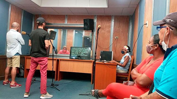 Proceso de realización el seriado policiaco de CMKC Objetivo X, uno de los programas en concurso. Foto: Cortesía de Gerardo Houdayer