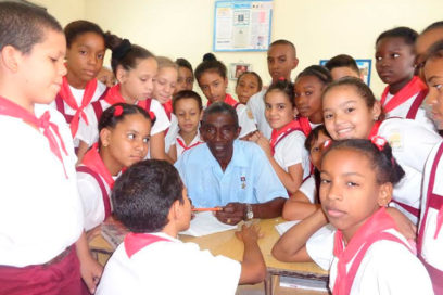 Educadores, científicos y deportistas se alistan para el desfile en Santiago de Cuba