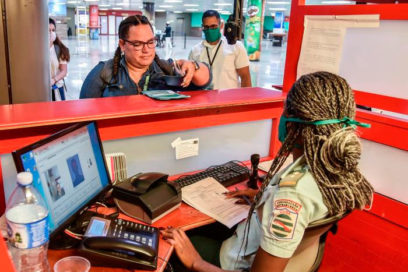 Crece en Cuba la detección en frontera de viajeros con documentos fraudulentos