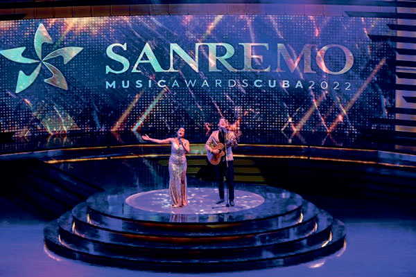 El dúo Iris en escena. Foto: Cortesía de Yuris Nórido