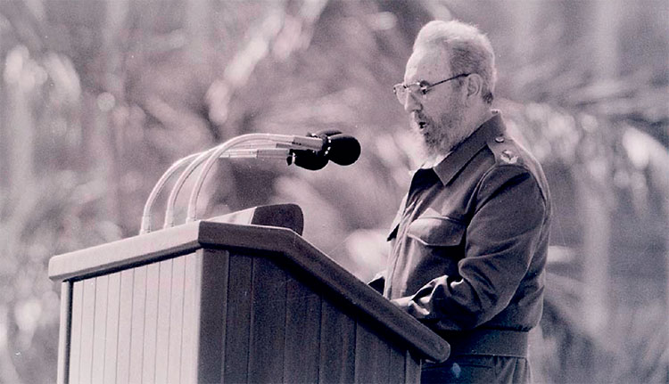El Primero de Mayo del 2000 Fidel expuso el concepto de Revolución. Foto: Daniel Fonte