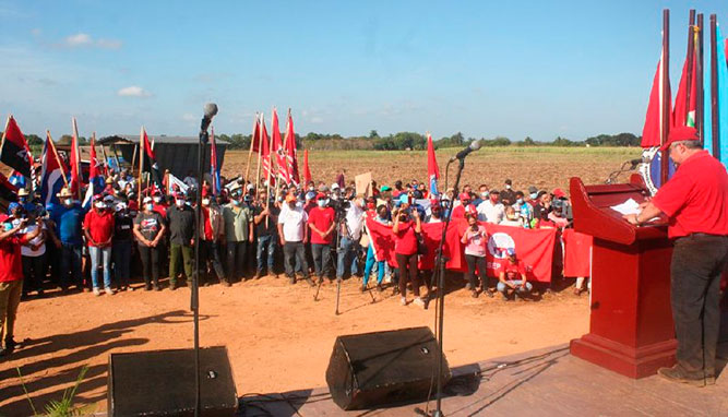 ARTEMISA.. El pasado 20 de marzo, Ulises Guillarte de Nacimiento, secretario general de la Central de Trabajadores de Cuba (CTC) convocó, en la Unidad Básica de Producción Cooperativa (UBPC) Rigoberto Corcho López en la capital artemiseña, a celebrar el Día Internacional de los Trabajadores. Foto: Rommell González Cabrera/ACN