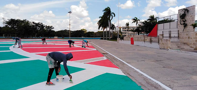 CIEGO DE AVILA... Los trabajadores de la Empresa de Servicios a la Educación (EPASE) sobresalieron en las labores de mantenimiento constructivo a instalaciones, entre ellas la Plaza de la Revolución Máximo Gómez Báez, en la ciudad de Ciego de Ávila. Foto José Luis Martínez Alejo 