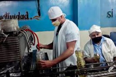 Premian la excelencia laboral en Villa Clara