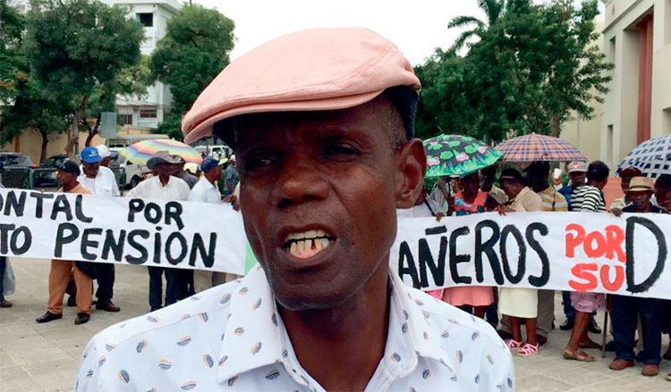 Jesús Antonio Núñez Abreu, coordinador nacional de la UTC, en enero del 2022, en una de las protestas en reclamo de pensiones dignas para los cañeros. Foto: Tomada de https://elnuevodiario.com.do