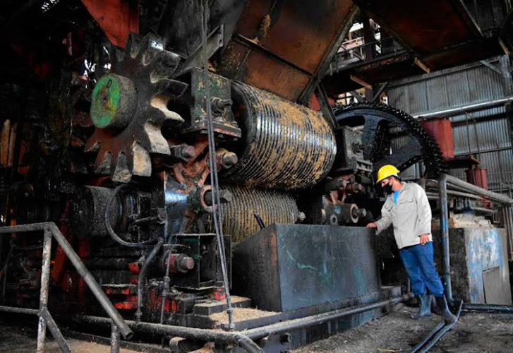 Que la empresa estatal se recupere, que se ahorren recursos y que el trabajador esté bien atendido, son algunos de los asuntos en los que, desde la economía, se enfoca el movimiento obrero en Camagüey. Foto: Rodolfo Blanco Cué/ACN