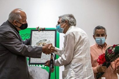 Julio Travieso Serrano recibe el Premio Nacional de Literatura 2021