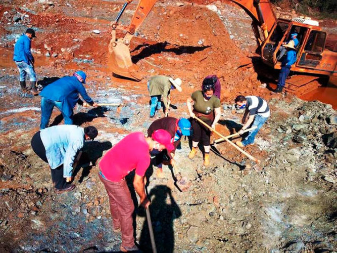 Jornada de trabajo voluntario en la presa Levisa por parte de los integrantes del colectivo laboral de la Ecoi no. 16, el cual volvió a merecer la condición de Vanguardia Nacional. Foto: Cortesía de la Ecoi 16