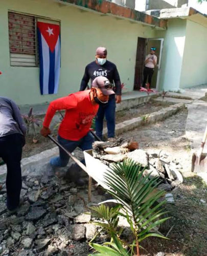 Numerosas labores de limpieza y embellecimiento de los centros en saludo al Primero de Mayo. Foto: Cortesía del Sindicato de la Construcción